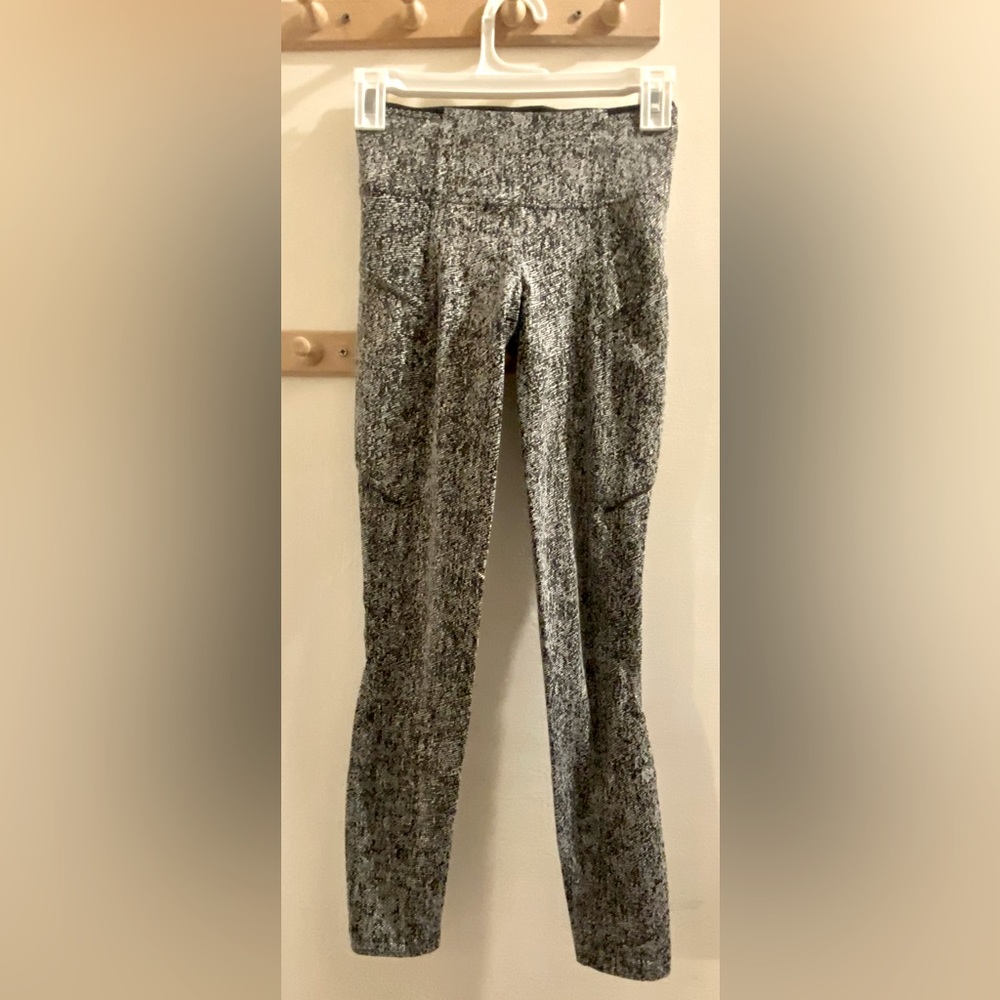 Lululemon Leggings Black and White